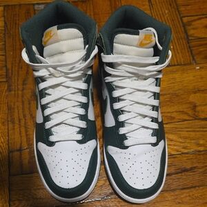 Nike High-Top Dunks in Noble Green and White. Like New! (Mens Size 8)
